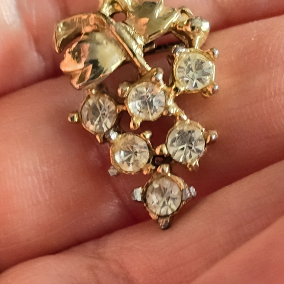 Vintage grapes brooch clear rhinestones Gold tone pin fruit - Picture 6 of 7